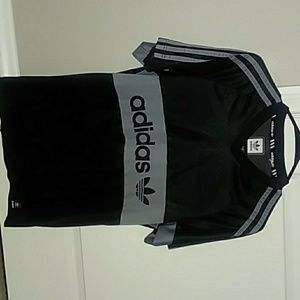 Adidas T -shirt